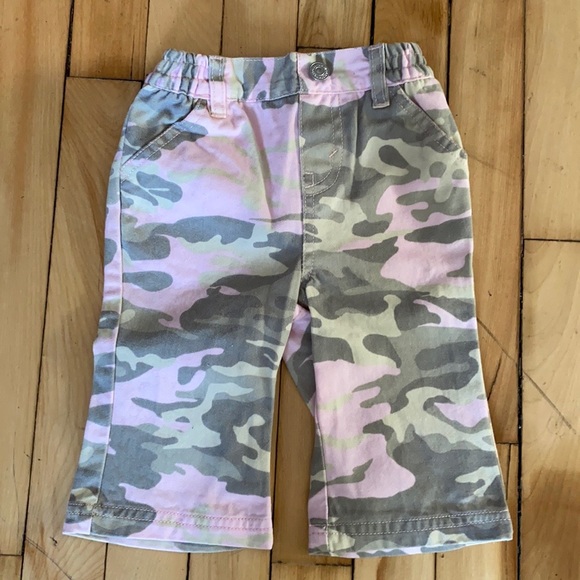 Levi's Other - LEVIS Pink CAMO Jeans… EUC!!!